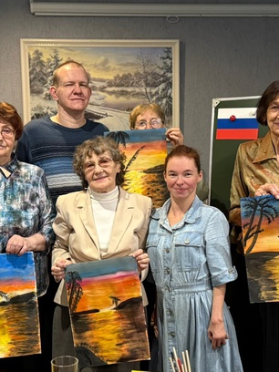 Прошёл замечательный мастер-класс по живописи, приуроченный ко Дню пожилого человека!
Участники погрузились в мир творчества и красок, создав удивительные картины своими руками. Атмосфера была теплой и дружеской, каждый смог проявить свою фантазию и выразить эмоции через искусство.
Мы благодарим …